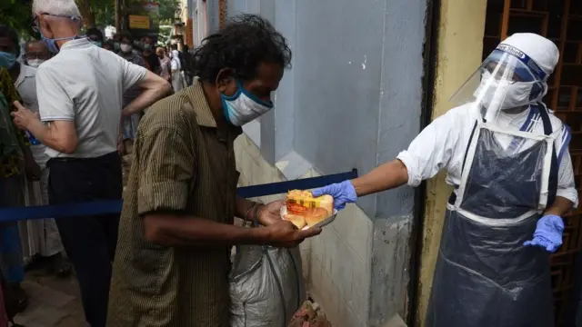 Kungiyar mishan ta Missionaries of Charity tana gudanar da ayyukan jin-kai na bayar da abinci da makarantu da asibiti a fadin India