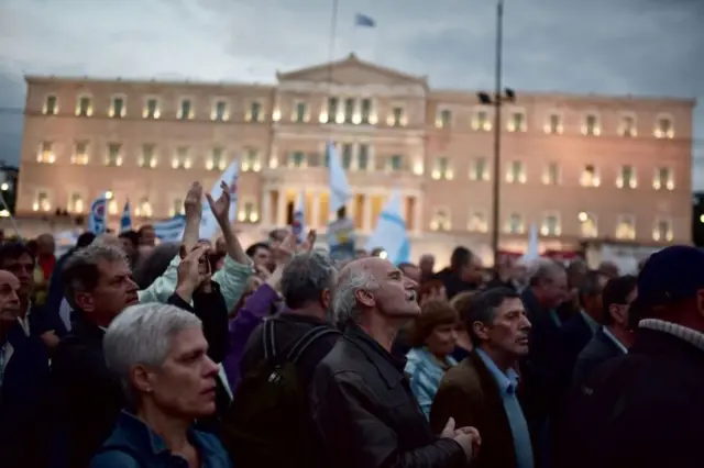 Protesta ante la plaza Syntagma de Atenas, Grecia.