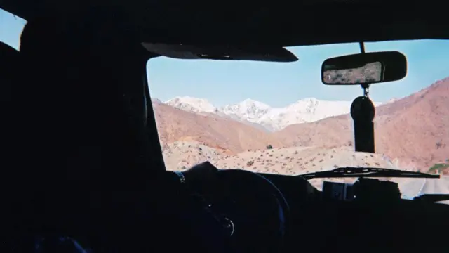 ካብ መኪና ናብ ደገ ዘርእይ ስእሊ