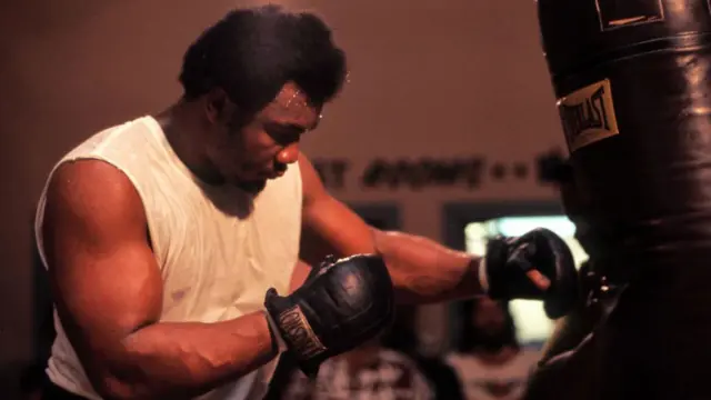 جیم براون: «قرار بود گزارشی خبری از جورج تهیه کنم که در آن دستکش بپوشم و با او وارد رینگ شوم. اما وقتی ضربات او به کیسه سنگین را دیدم، منصرف شدم و گفتم هرگز با او وارد رینگ نمی‌شوم»