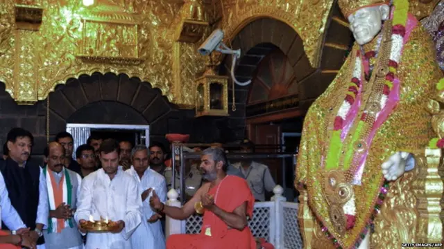 RAHUL GANDHI IN SHIRDI TEMPLE: 2014