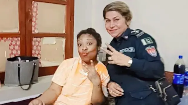 کراچی کی انسپیکٹر شبانہ جیلانی اور پاکستان پہنچنے والی امریکی خاتون اونیجا اینڈریو