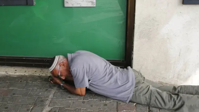 مسلحون فلسطينيون أطلقوا عشرات الصواريخ تجاه مدن إسرائيلية