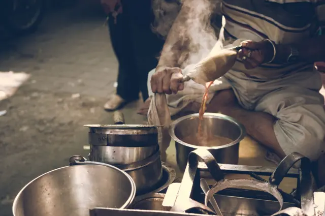 દિવસમાં કેટલી ચા પીવી જોઈએ શું વધારે ચા પીવાથી બીમારી થાય કોફીના નુકસાન 