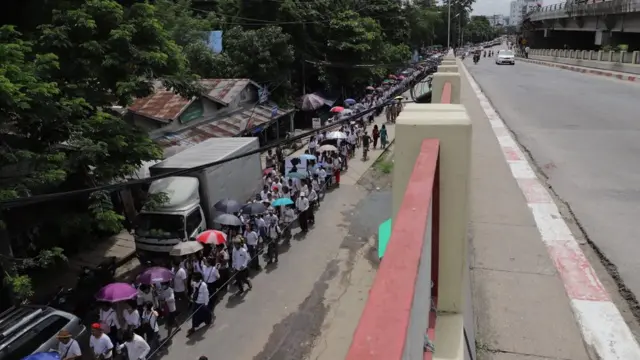 ဆန္ဒပြပွဲကို ရန်ကုန်ရဲ့ မြို့နယ်အနှံကနေလာရောက်ကြ