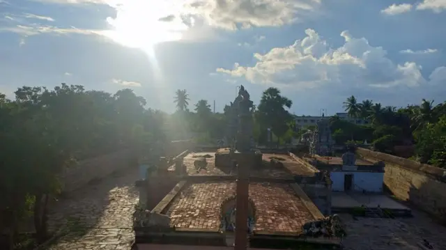 தமிழக கோவில் கட்டிட கலையின் சிறப்பம்சங்கள்