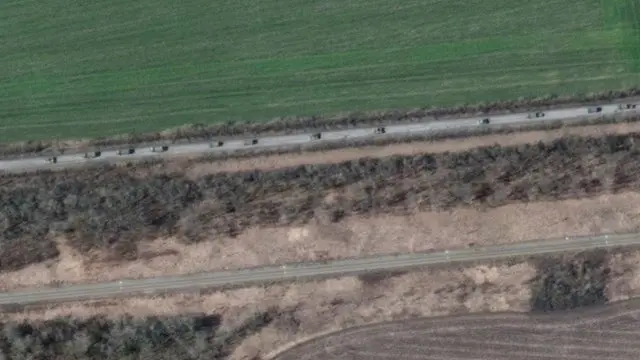 تصویر ماهواره ‌ای حرکت ستون زرهی روسیه را در شرق اوکراین نشان می‌دهد