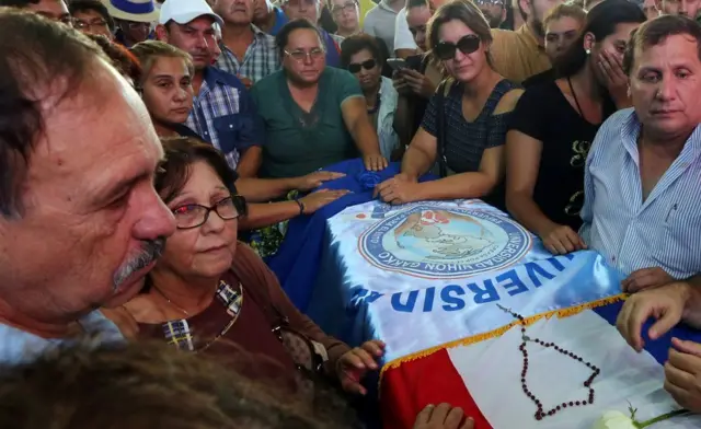 Ataúd de Rodrigo Quintana