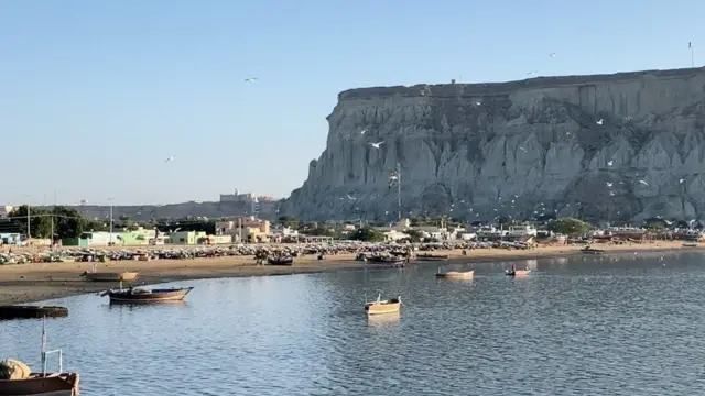 د ګوادر ښار ځینې اوسېدونکي هم د دې تار مخالف وو.