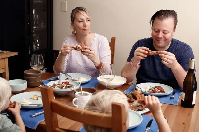 Un Déjeuner en famille. 