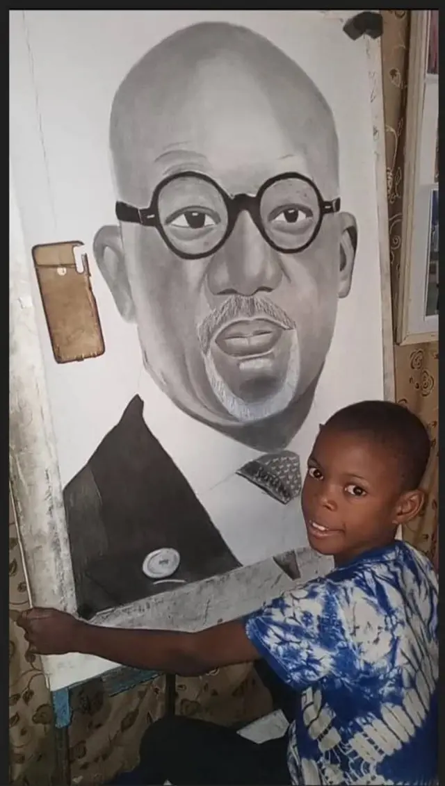 Ọmọ to n ya aworan