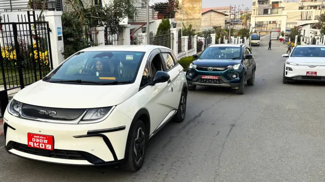 भारतीय गाडीलाई उछिन्दै चिनियाँ ईभी