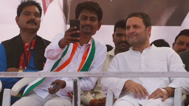 અલ્પેશ ઠાકોર અને રાહુલ ગાંધી