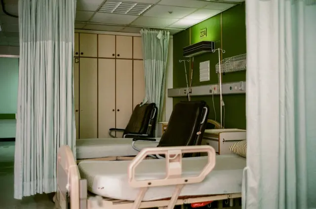 台灣醫院病房一角。