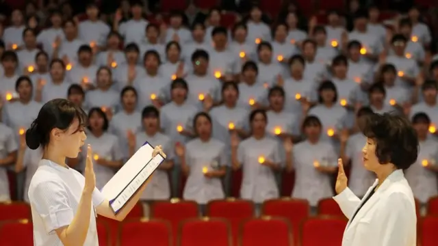 한국의 간호사 양성 및 배출은 매우 높지만 실제 병원에 취업해 활동하는 숙련된 간호사 수는 적다