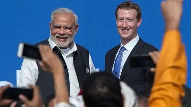 વડા પ્રધાન નરેન્દ્ર મોદી અને ફેસબુકના સંસ્થાપક માર્ક ઝકરબર્ગ