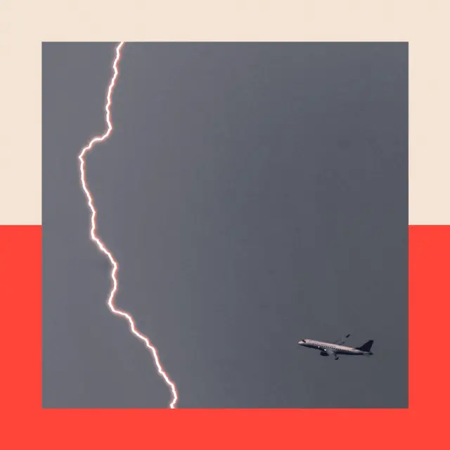 کنوېکټیف تربلنس هغه مهال منځته راځي چې هوا په فضا کې پورته او ښکته حرکت کوي په ځانګړي ډول د وریځو دننه همدا حرکتونه پیلېږي.