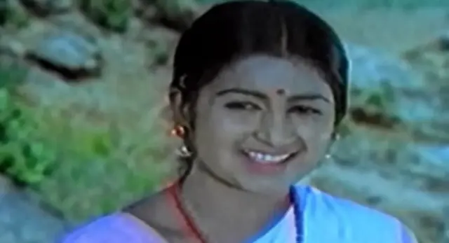 கோவில் மணி ஓசை தன்னைக் கேட்டதாரோ பாடலின் காட்சி 