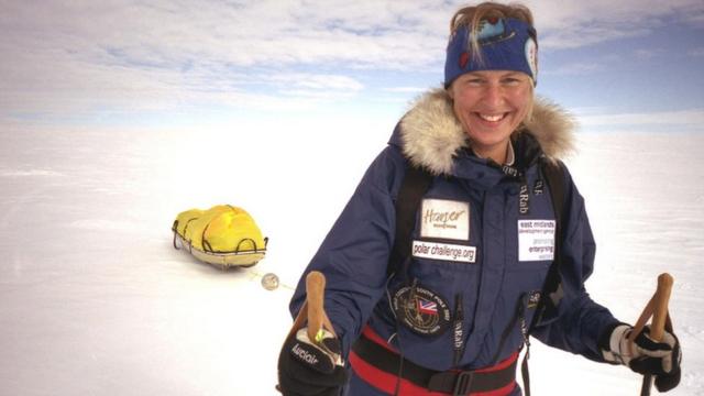 英国探险家菲奥纳·桑纳维尔（Fiona Thornewill）2003年从南极大陆边缘的赫拉克勒斯入口启程。
