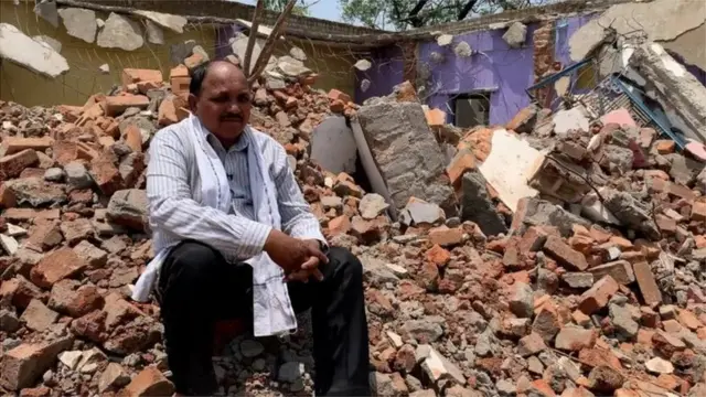 हलीम ख़ान का टूटा हुआ घर