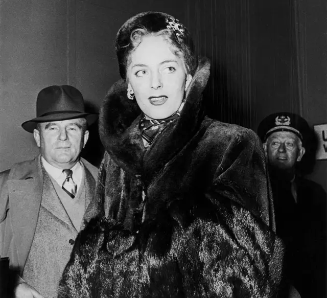 Christine Jorgensenesporte da sorte estrelafoto no aeroportoesporte da sorte estrelaNova York