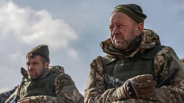 Украинанын Донецк облусу, 22-октябрь. 56-мото бригадасы машыгуудан кийинки тыныгуу учурунда. Кийинки этап согуш зонасында тапшырмаларды аткаруу