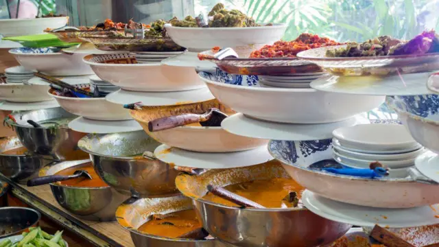 Restoran Garuda, rumah makan Padang di Medan, Indonesia.