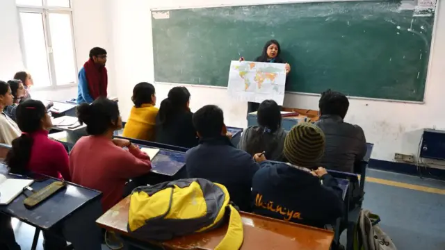 ভারতের স্কুল ক্লাসরুমে আর পড়ানো হচ্ছে না ডারউইনের থিওরি