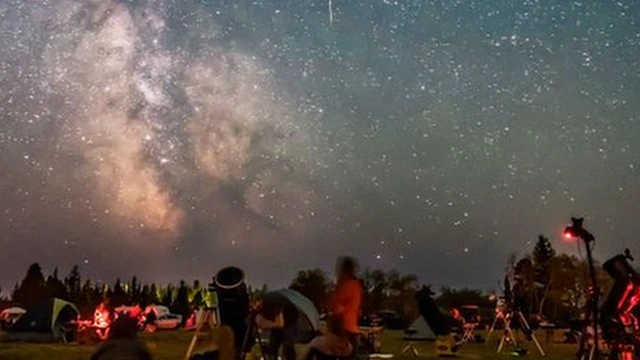 يمكن مشاهدة النجوم مع مراعاة قواعد التباعد الاجتماعي