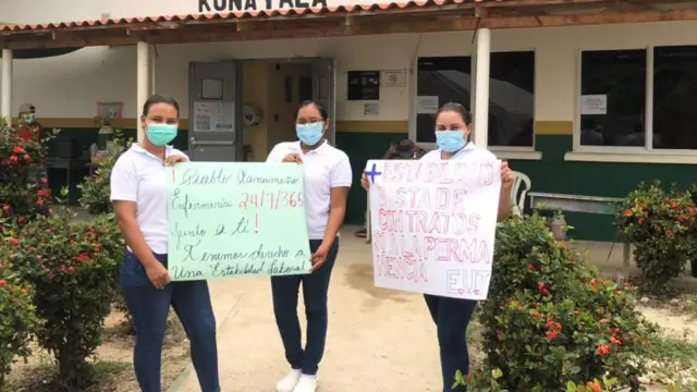 Enfermeras con carteles en Panamá.