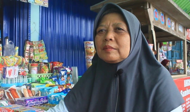 Sri Sundari mengaku senang karena didaftarkan kepala desanya mengikuti program BPJS Ketenagakerjaan.