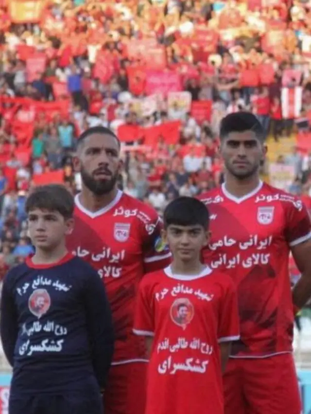 دانیال اسماعیلی‌فر (راست) بازیکن تیم تراکتورسازی تبریز