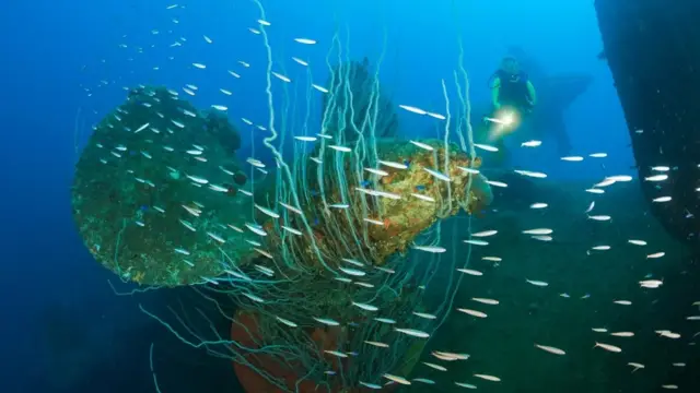 بیکر ٹیسٹ کے دوران ڈوبنے والا جہاز