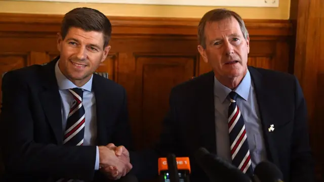 Steven Gerrard da shugaban Rangers Dave King