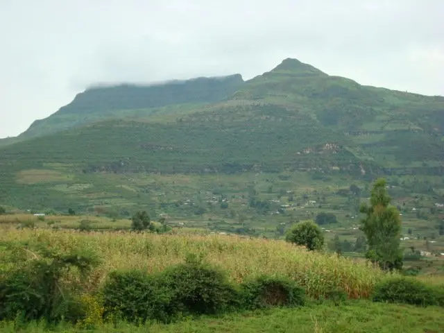 ቁንድዶ ተራራ የሚገኘው በኤጀርሳ ጎሮ ነው፡፡ በኦሮሚያ ክልልና በሶማሌ ክልል ድንበር የሚገኝ ረዥም አስደናቂ ተራራ ነው፡፡