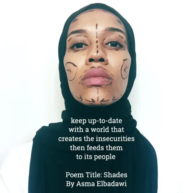 Fotografia artísticaapostas esportivas estrela betAsma Elbadawi, divulgadaapostas esportivas estrela betseu Instagram, na qual seu rosto está repletoapostas esportivas estrela betriscos que simulam a preparaçãoapostas esportivas estrela betuma cirurgia plástica