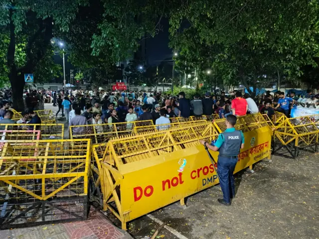 গত সপ্তাহে কাকরাইল মসজিদের সামনে যমুনার একপাশে আন্দোলনে নামে জগন্নাথ বিশ্ববিদ্যালয়ের শিক্ষার্থীরা