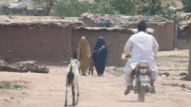 Saleema yavukiye mu nkambi y'impunzi muri Pakistani itagiraga iby'ingenzi nk'amazi n'amashanyarazi