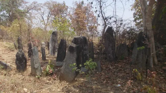 गडचिरोली तालुक्याच्या बेलगाव गावातील दुग्गा गोत्राचे शंभर वर्षापूर्वींचे उरस्कल