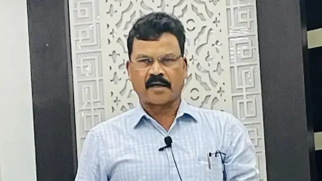 தொழிலாளர் இணை ஆணையர் பிரதீப் லக்ரா