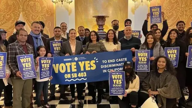 বর্ণপ্রথাবিরোধী আইনটিকে পাশ করানোর জন্য বিভিন্ন ব্যক্তি ও সংগঠন একজোট হয়েছে