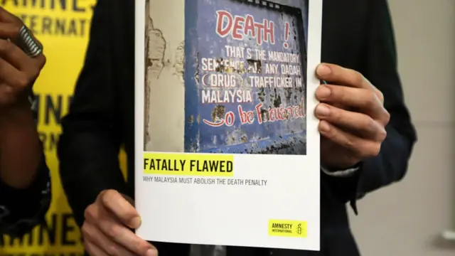 Salinan laporan tentang mengapa hukuman mati di Malaysia harus dihapuskan.