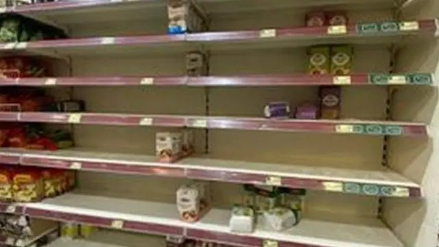 „Prvo za šta se ljudi uglavnom hvataju je brašno, mislim da nam je ostalo iz onog perioda devedesetih kad je to bila jedna od rijetkih namirnica koju je većina mogla da priušti"