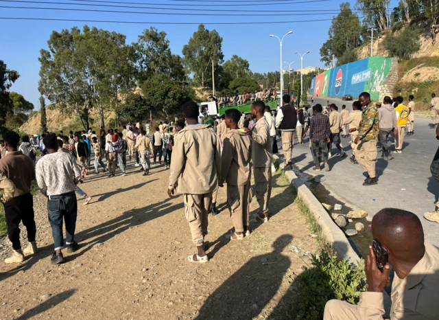 የትግራይ ኃይል አባላት ለተቃውሞ አደባባይ ወጥተዋል