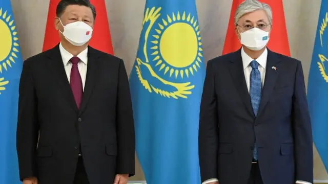 شی جین‌پینگ و قاسم جومارت توقایف رئیس‌جمهور قزاقستان
