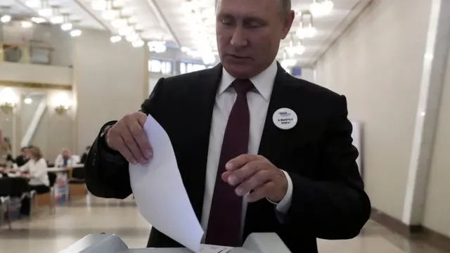 Голосует Владимир Путин