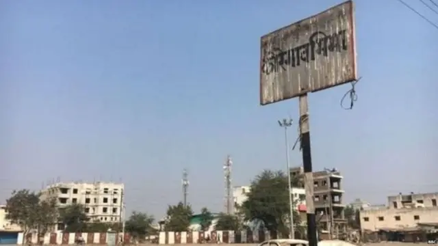 पुण्यापासून कोरेगांव भीमा 40 किलोमीटर अंतरावर आहे.