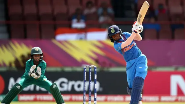 2018ના મહિલા ક્રિકેટ વર્લ્ડકપ દરમિયાન ભારત અને પાકિસ્તાન વચ્ચેની મૅચ દરમિયાનનું દૃશ્ય