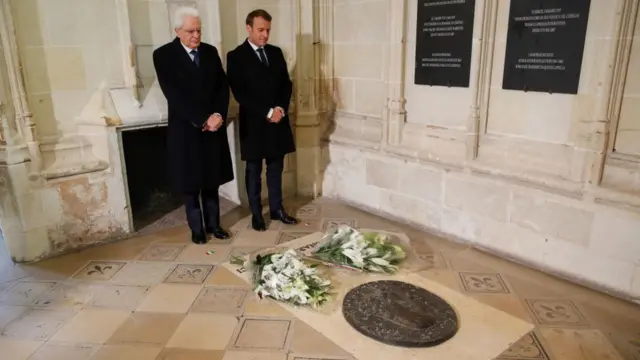 الرئيس الفرنسي إيمانويل ماكرون ونظيره الإيطالي سيرجو ماتاريلا