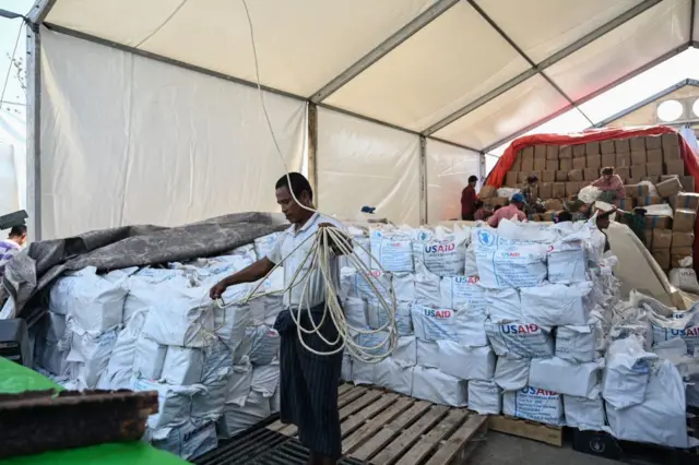 ခွင့်ပြုချက် စောင့်ဆိုင်းနေရချိန် ထောက်ပံ့ရေး ပစ္စည်းတွေကို စုစောင်းသိုလှောင်တာ၊ တစ်နေရာကနေ တစ်နေရာ သယ်ယူဖို့ ကြိုးစားတာတွေ စလုပ်နေ